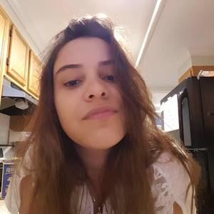 Meet your Posher, Camila